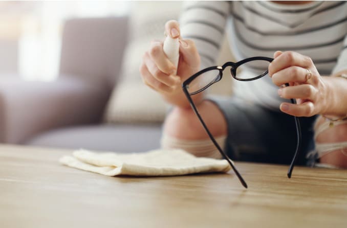 Cách vệ sinh kính