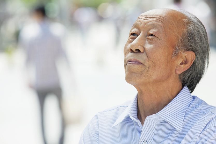 What are nuclear cataracts? Older man with nuclear cataracts