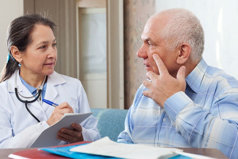 patient and eye doctor consulting on when to have cataract surgery