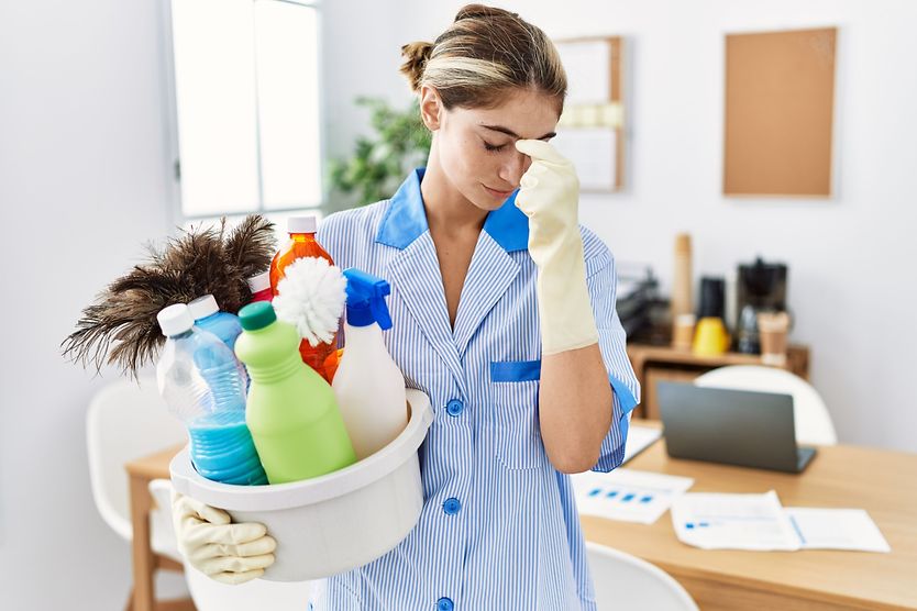 Bleach in the eye: Symptoms & first aid tips