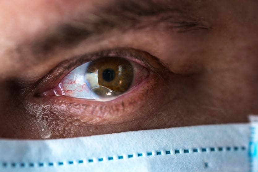 How face masks cause dry eyes and other eye problems, and how to help man wearing a face mask that causes dry eyes