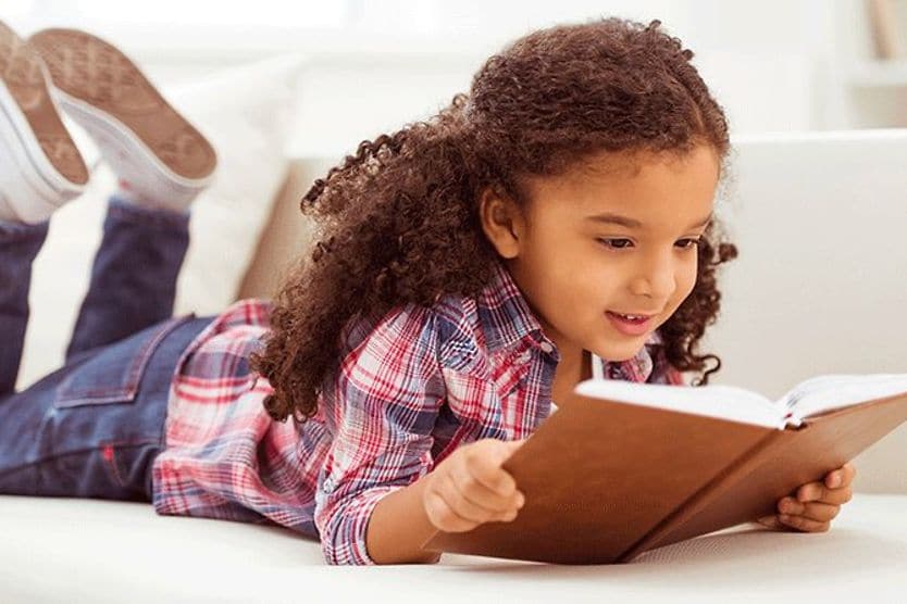 Convergence insufficiency: Causes, symptoms and treatment young girl reading a book experiencing convergence insufficiency