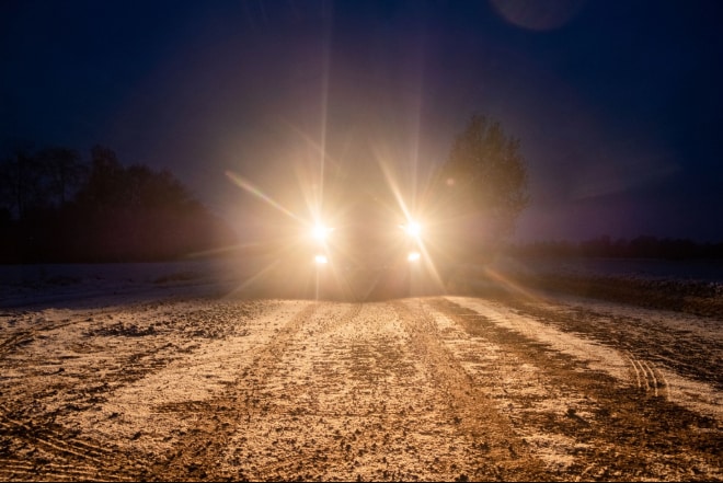 Why do I see a star-shaped glare around lights?