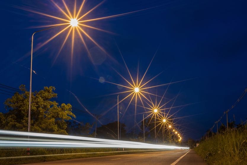 Why do I see a star-shaped glare around lights? Starbursts around lights at night