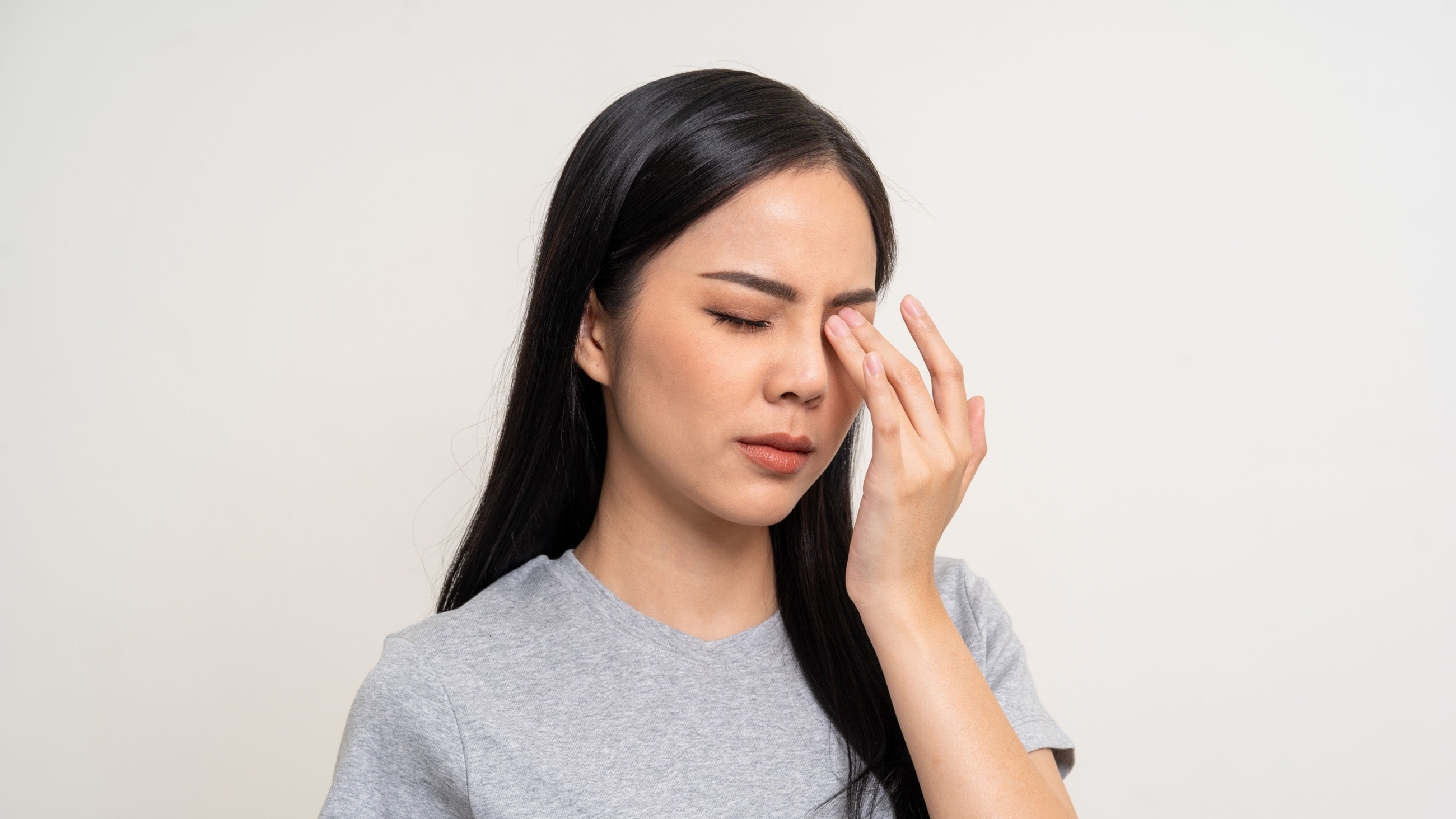 What causes burning eyes?