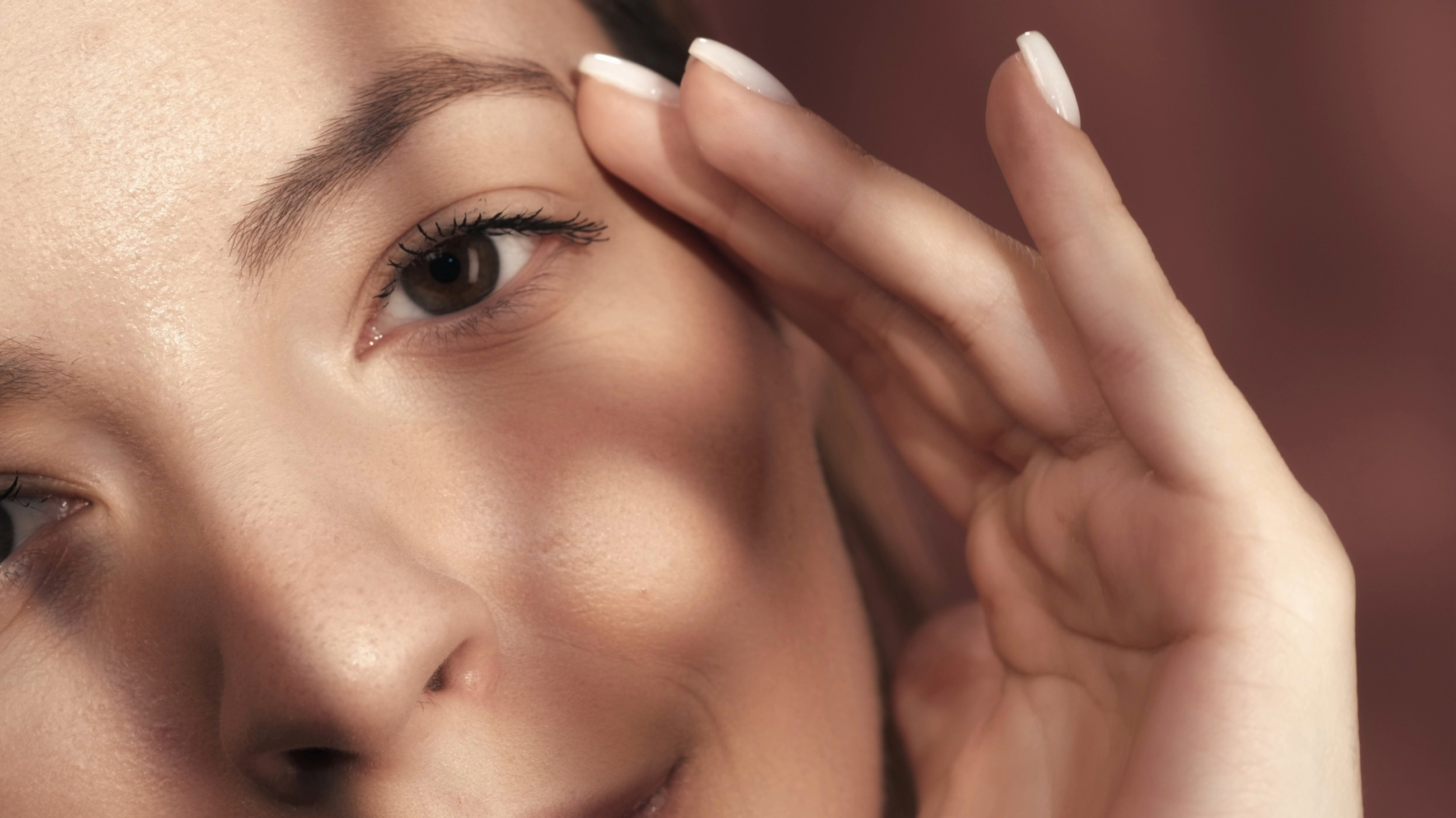 Eyebrow twitching: Causes and treatment