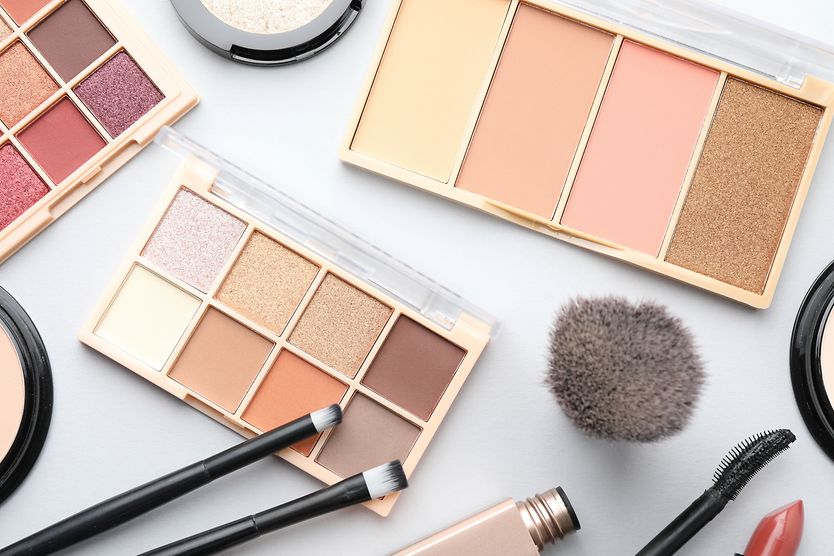 Types of eye makeup and popular eye makeup trends in 2024 Different types of eye makeup on a pink background