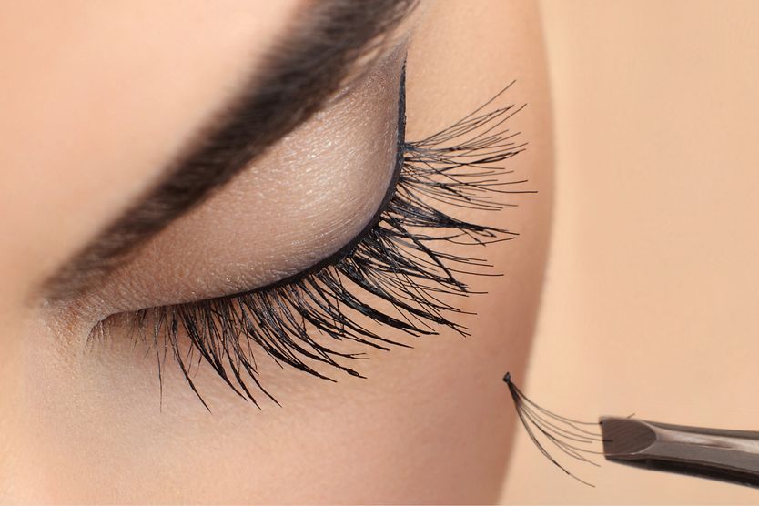 Lash extensions: Pros, cons and helpful tips eyelash extensions