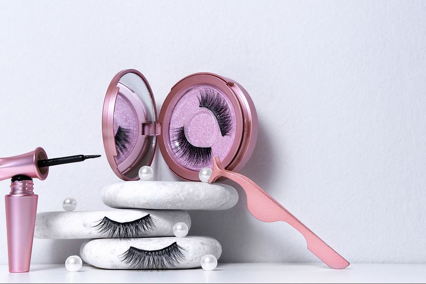 Magnetic eyelashes: What they are and how to use them safely magnetic eyelashes and magnetic eyeliner