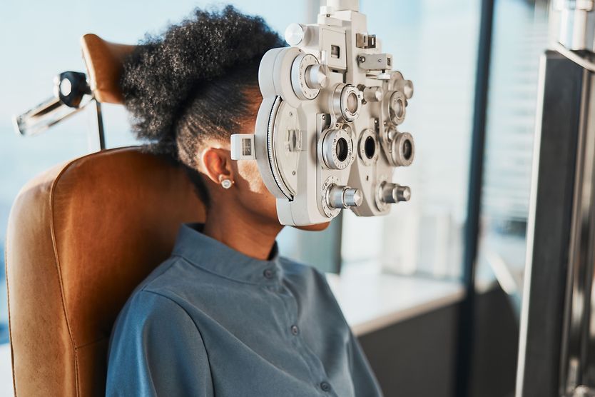 5 reasons annual eye exams are important woman getting an eye exam