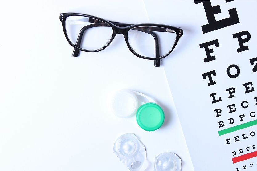Eyeglasses exam vs. contact lens exam: What’s the difference? Contacts and eyeglasses on an eye chart