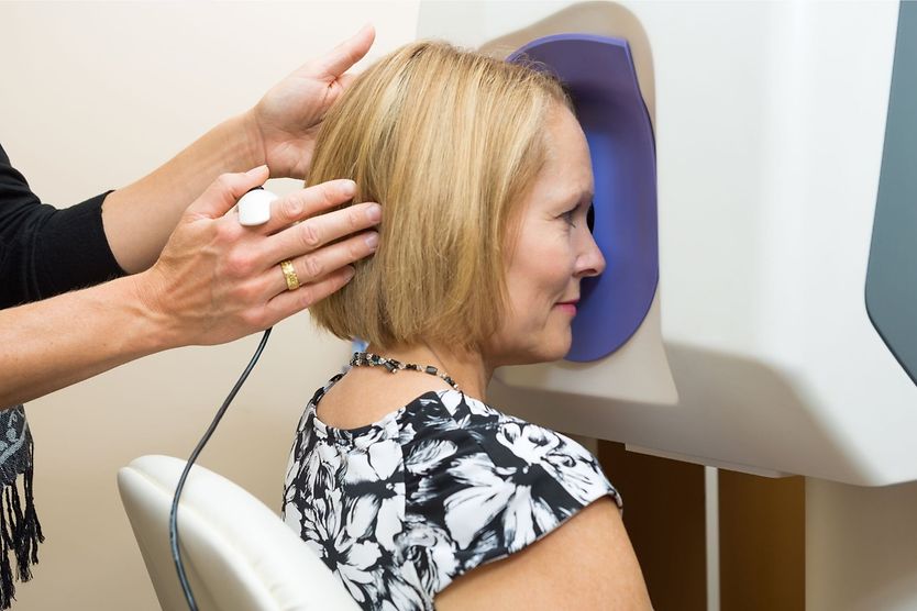 woman getting an optomap eye exam