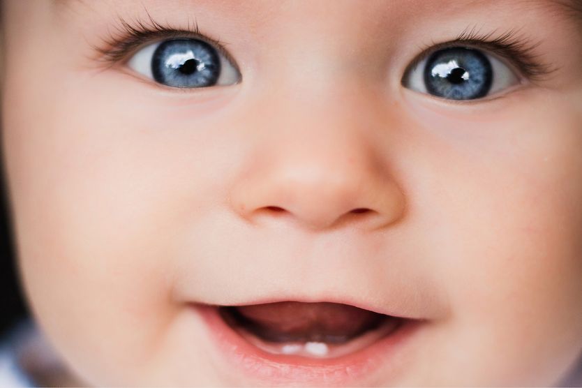 Is it true all babies are born with blue eyes? baby with blue eyes