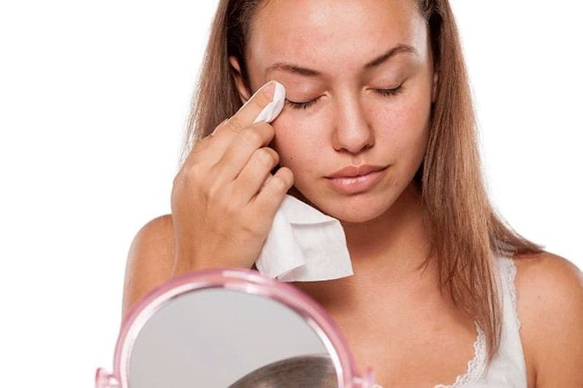 What can you use to clean your eyelids? woman using eyelid wipes to clean her eyelids