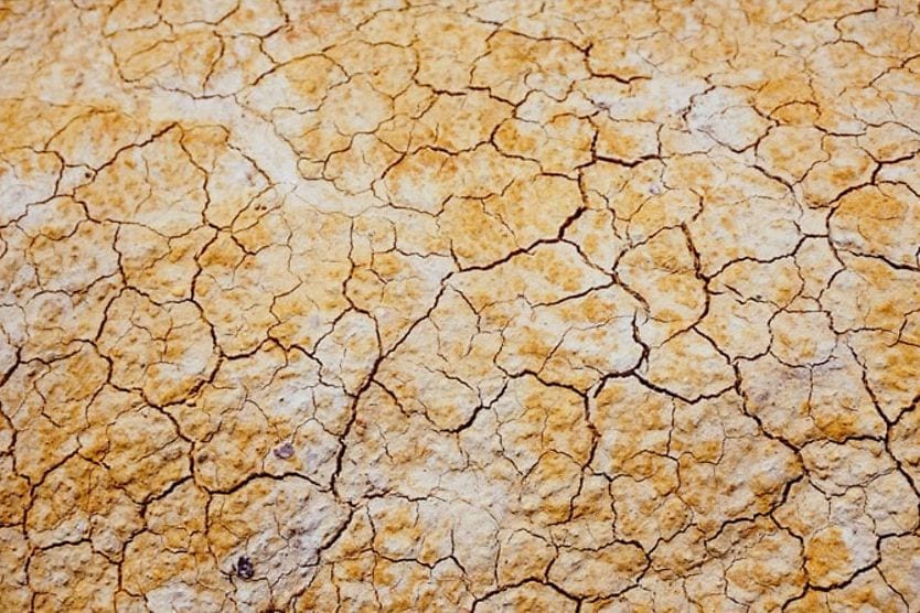 Contact lenses for dry eyes dry cracked earth