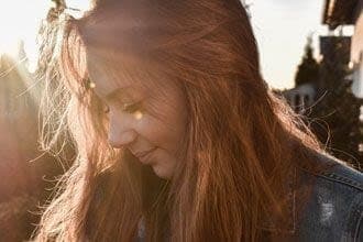 How hot and cold weather affect contact lenses