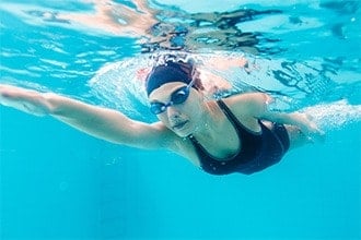 Can you swim with contact lenses? Can you swim with contact lenses?