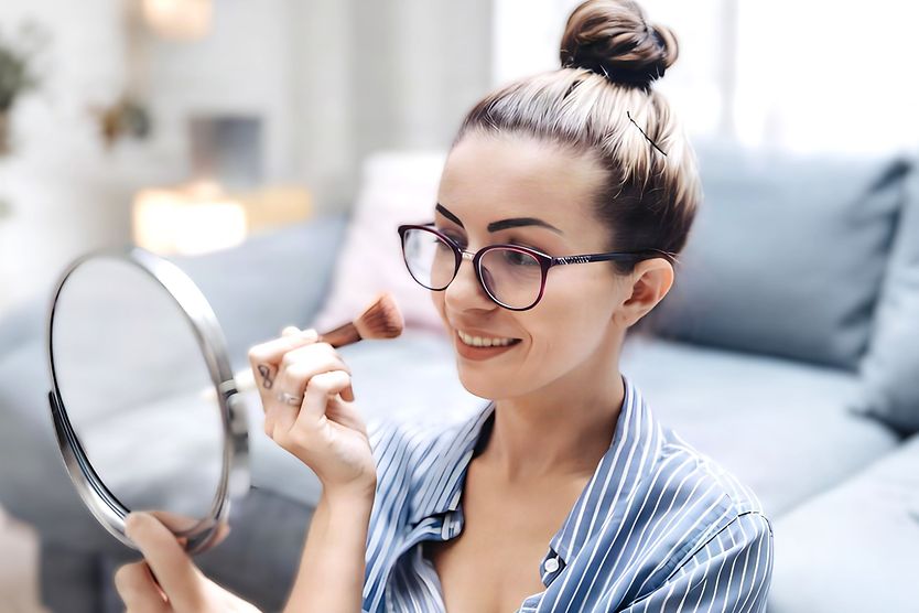 makup tips girls glasses