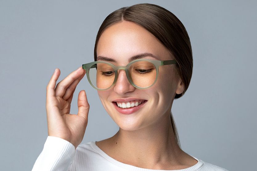 Non-prescription glasses: What to know before buying them woman wearing non-prescription glasses