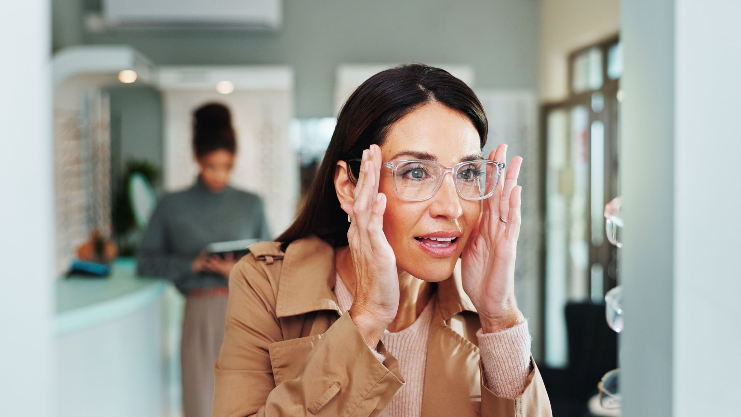 How to choose glasses for long faces