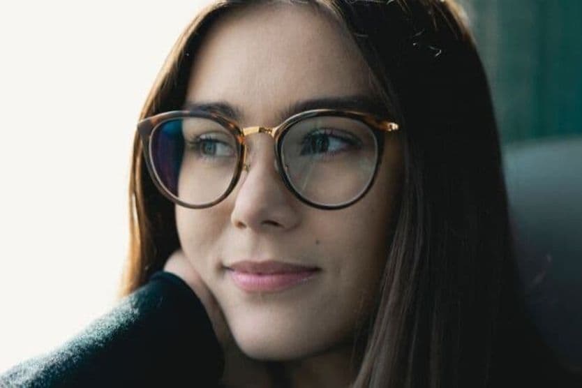 Will oversized glasses flatter my face? Brunette woman in oversized glasses