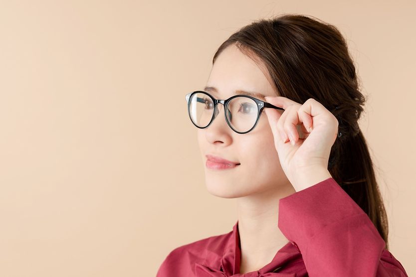 Asian fit glasses: What they are and where to buy them Asian woman wearing Asian fit glasses