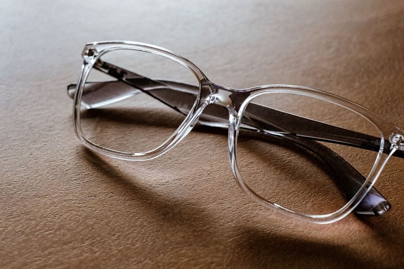 Clear or transparent glasses frames: Trendy and versatile clear (transparent) glasses