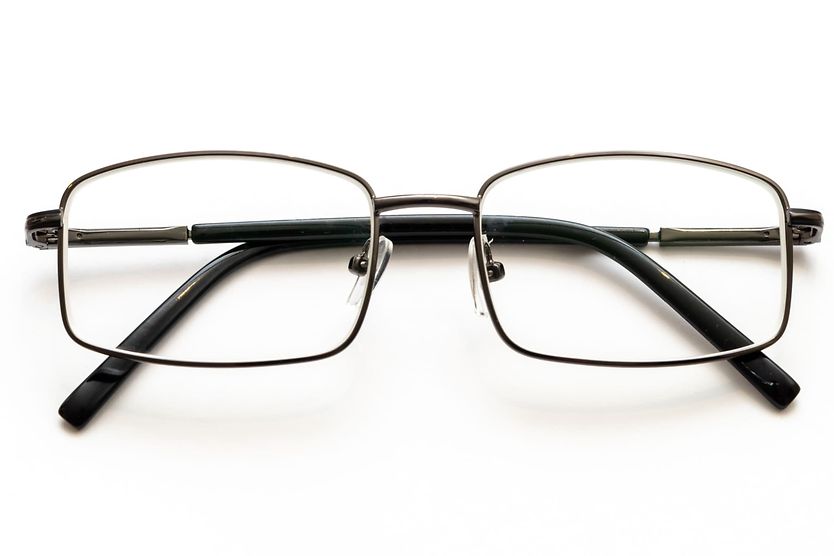 How to find durable men’s eyeglasses durable men's eyeglass frames placed on top of a black top