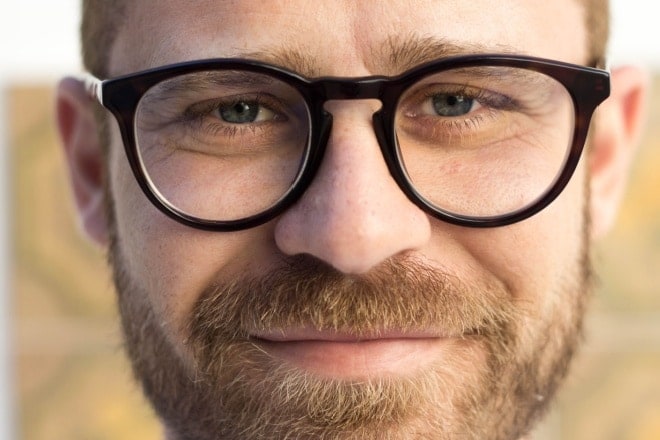 10 stylish trends in men’s glasses