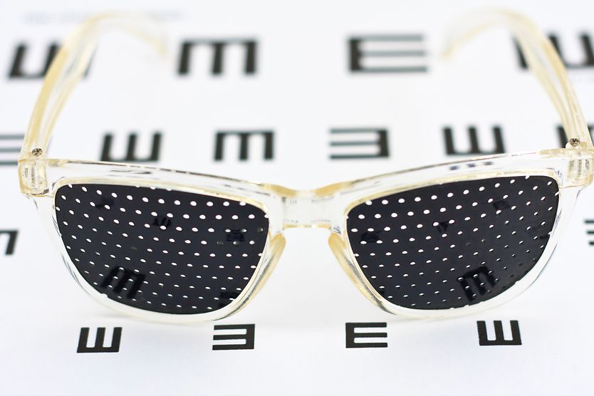 Pinhole glasses? What they are and what they do pinhole glasses on an eye chart