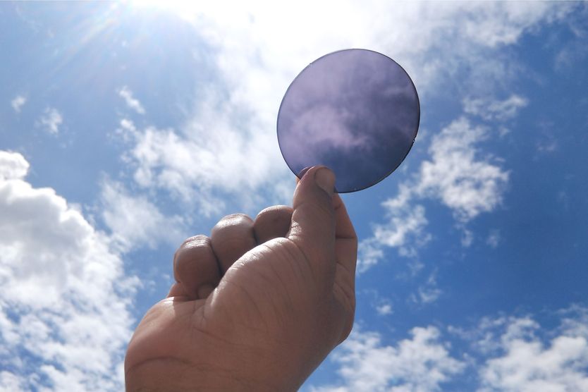 photochromic lenses darken with increased uv rays