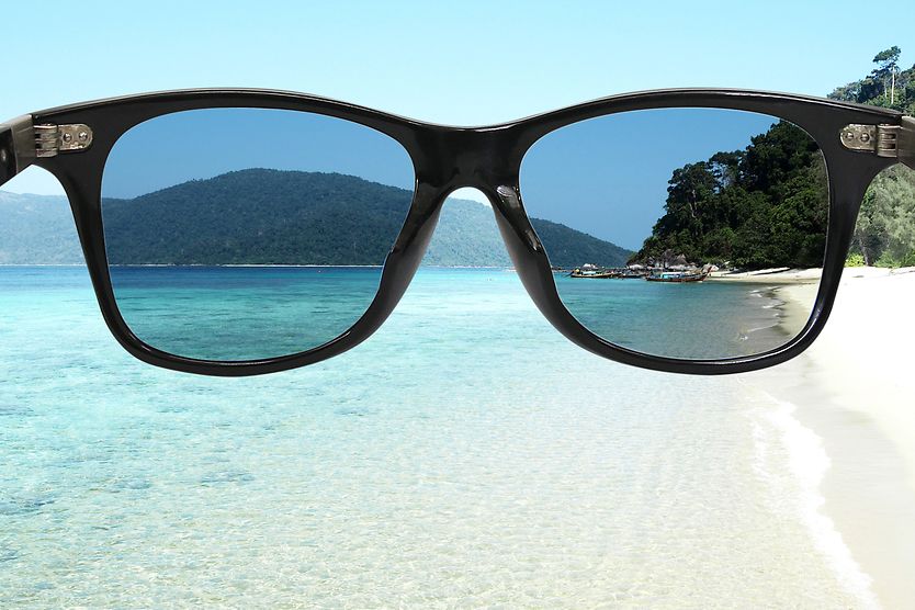 non-polarized vs polarized view of outdoor setting