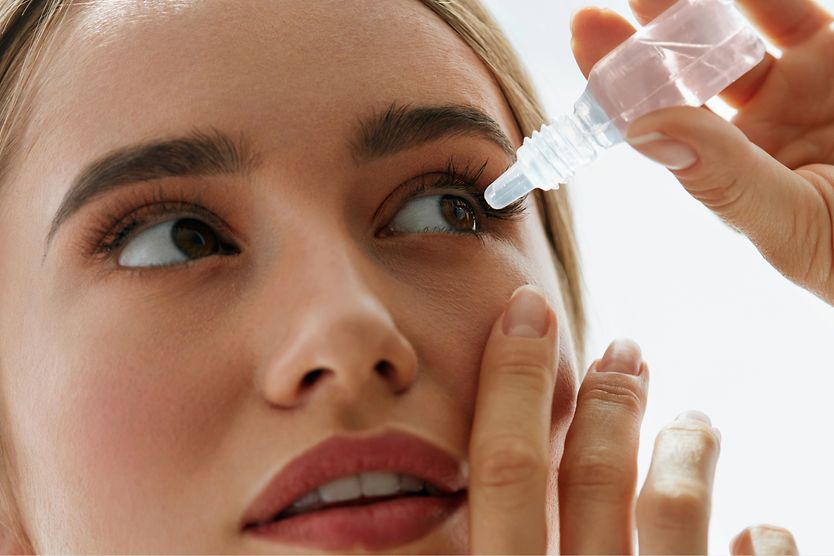 Cycloplegia in eye drops: How it works, uses and side effects Person placing eye drops into eye