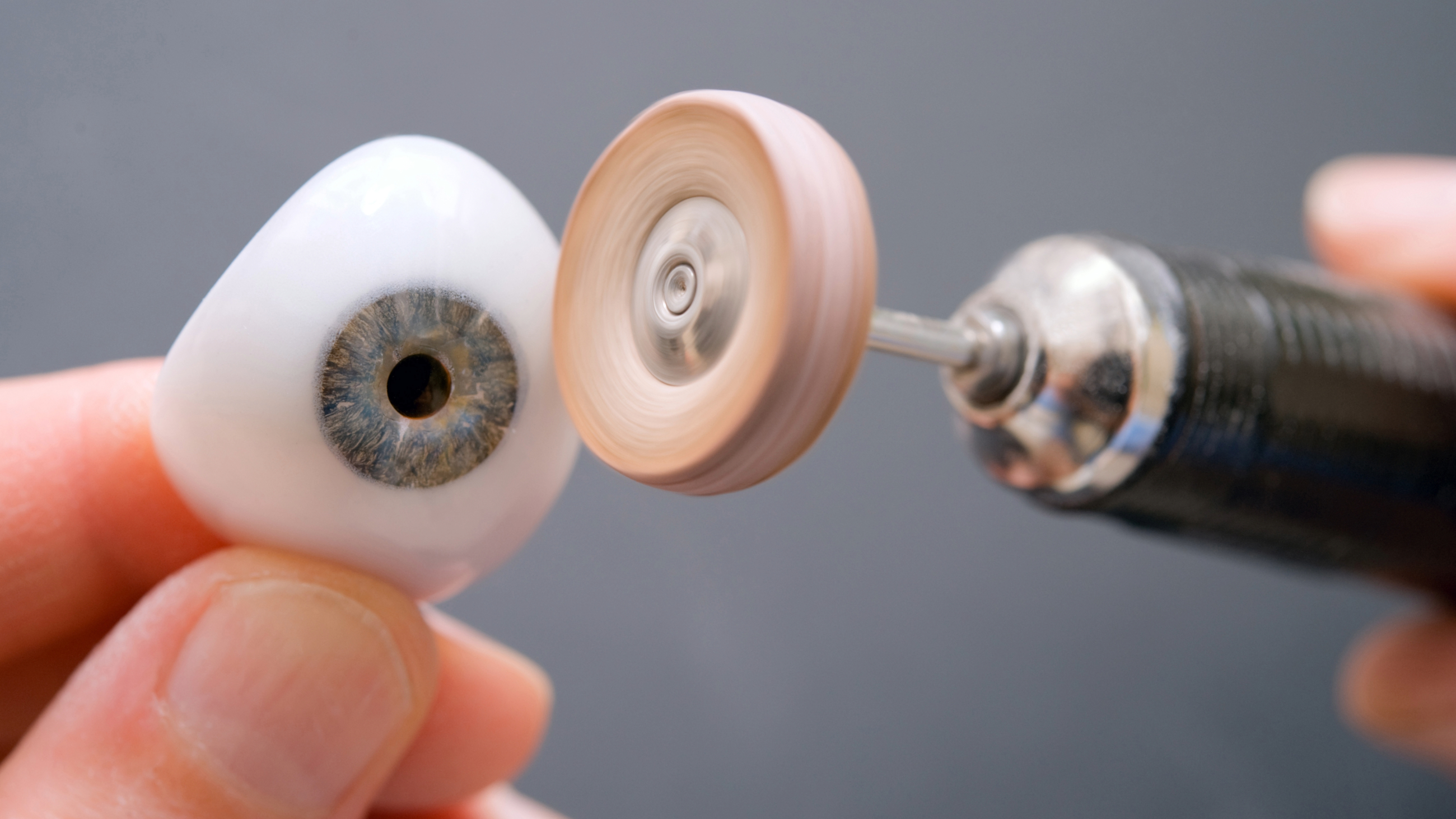 Polishing glass eye