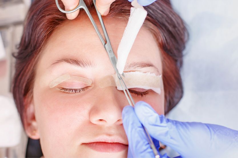 How is ptosis treated? woman getting treatment for her drooping eyelids (ptosis)