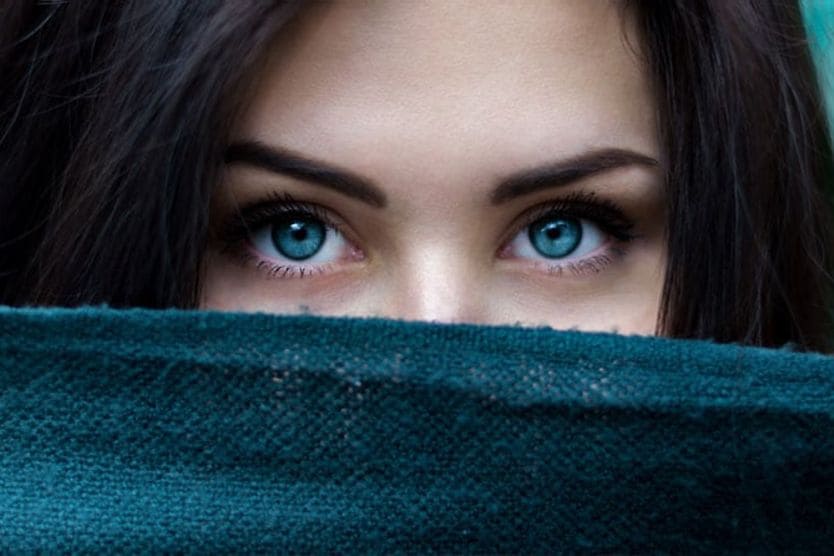 Donna con gli occhi azzurri Donna con gli occhi azzurri