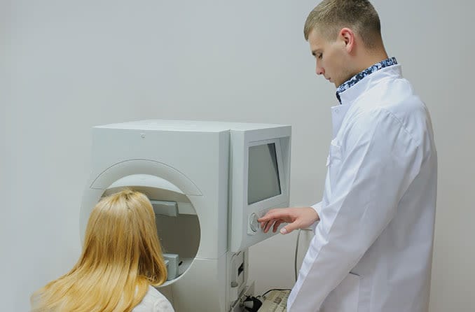 woman receiving a visual field test for ptosis