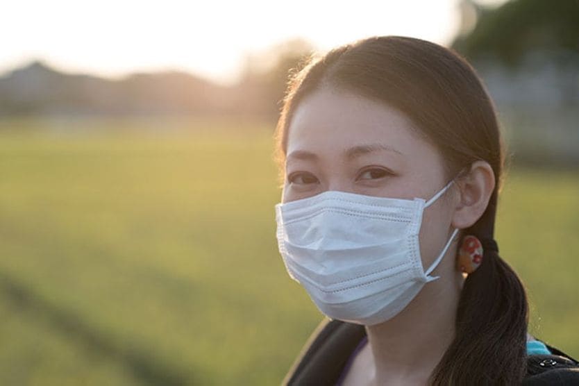 người đeo khẩu trang để ngăn chặn sự lây lan của vi rút người đeo khẩu trang để ngăn chặn sự lây lan của vi rút