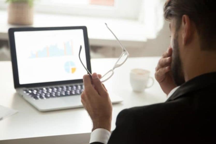 هناك مساعدة للكمبيوتر وإجهاد العين الرقمي