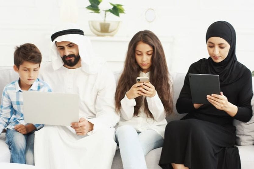 الأطفال والتكنولوجيا: احم عيون طفلك