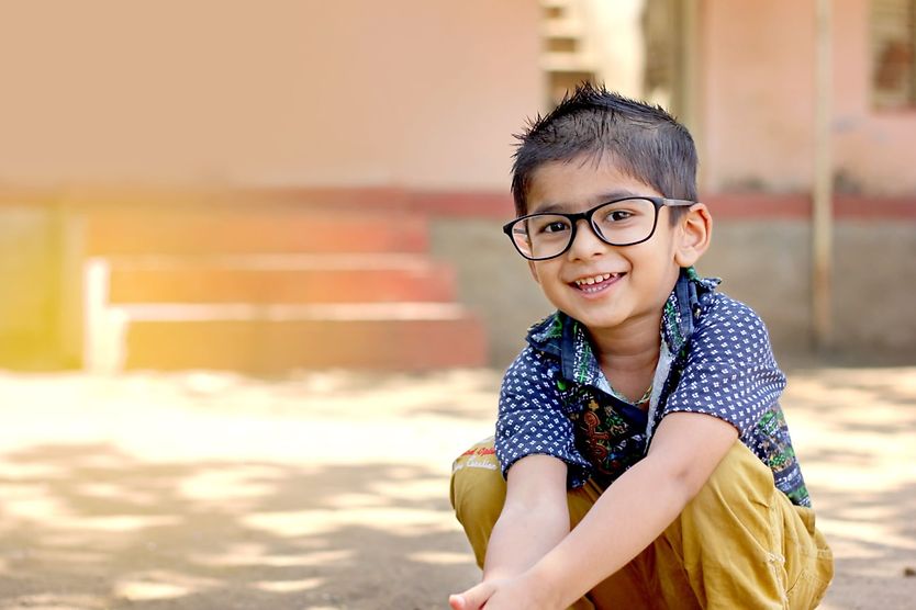 टैबलेट देख रहे बच्चे टैबलेट देख रहे बच्चे