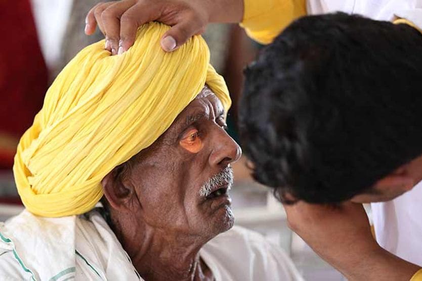 एक आँख परीक्षा के दौरान रोगी