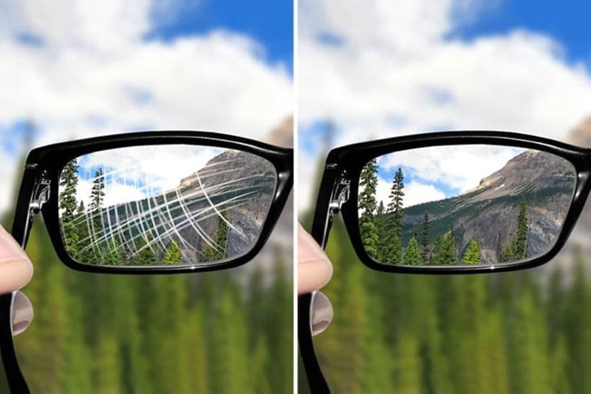 स्क्रेच और अनस्क्रैस्ड चश्मा लेंस के किनारे-किनारे स्क्रेच और अनस्क्रैस्ड चश्मा लेंस के किनारे-किनारे