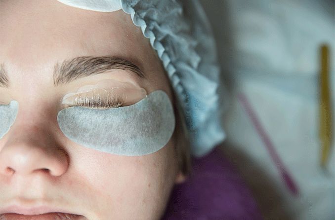 woman undergoing an eyelash lift procedure