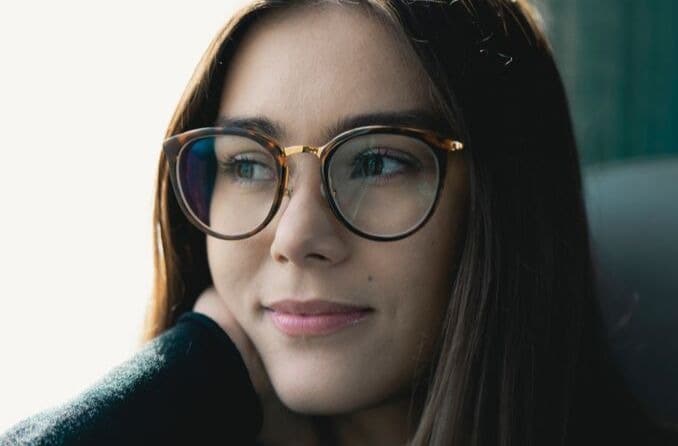 Brunette woman in oversized glasses