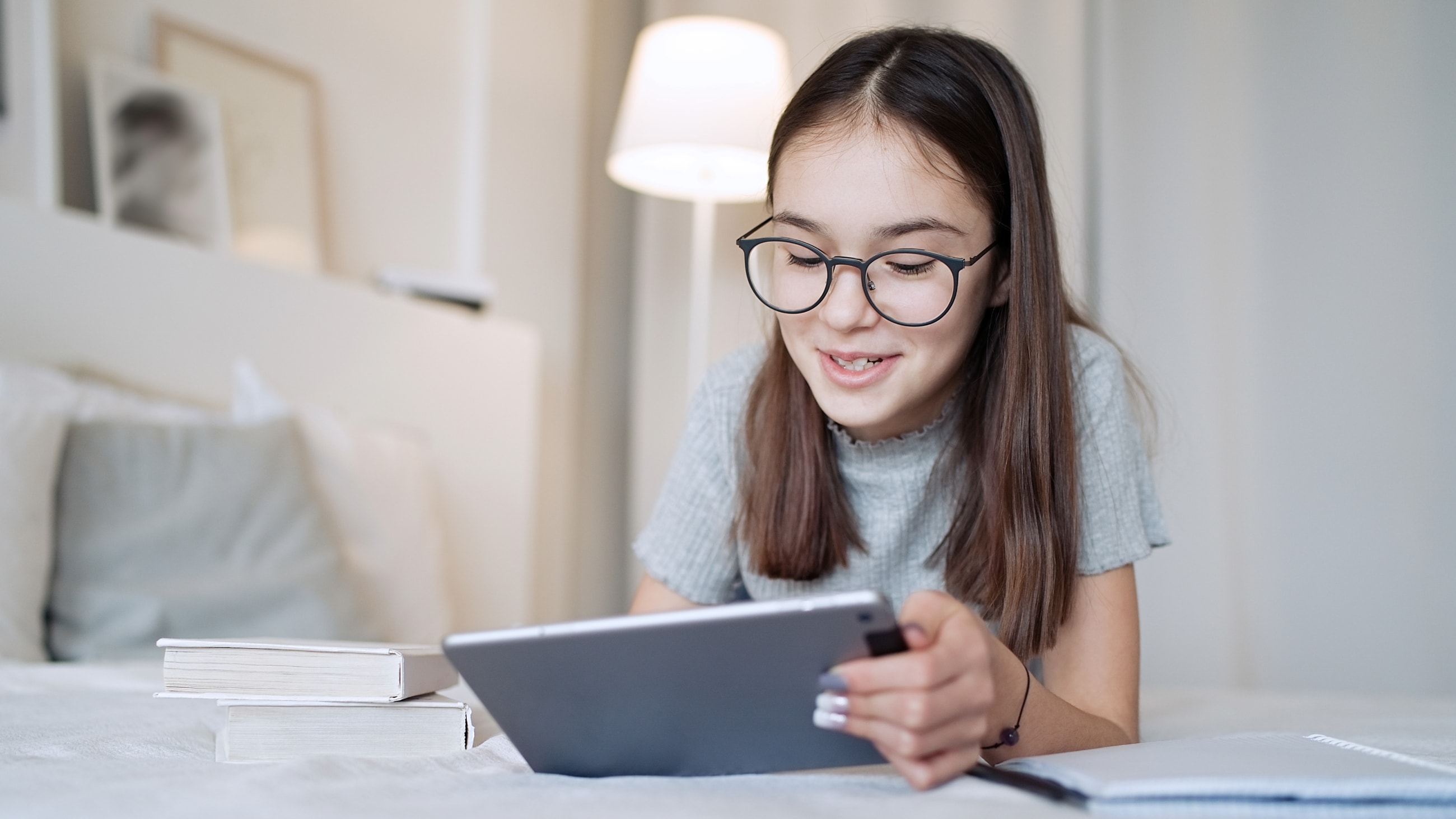 Should you buy blue light glasses for your kids? Should you buy blue light glasses for your kids?