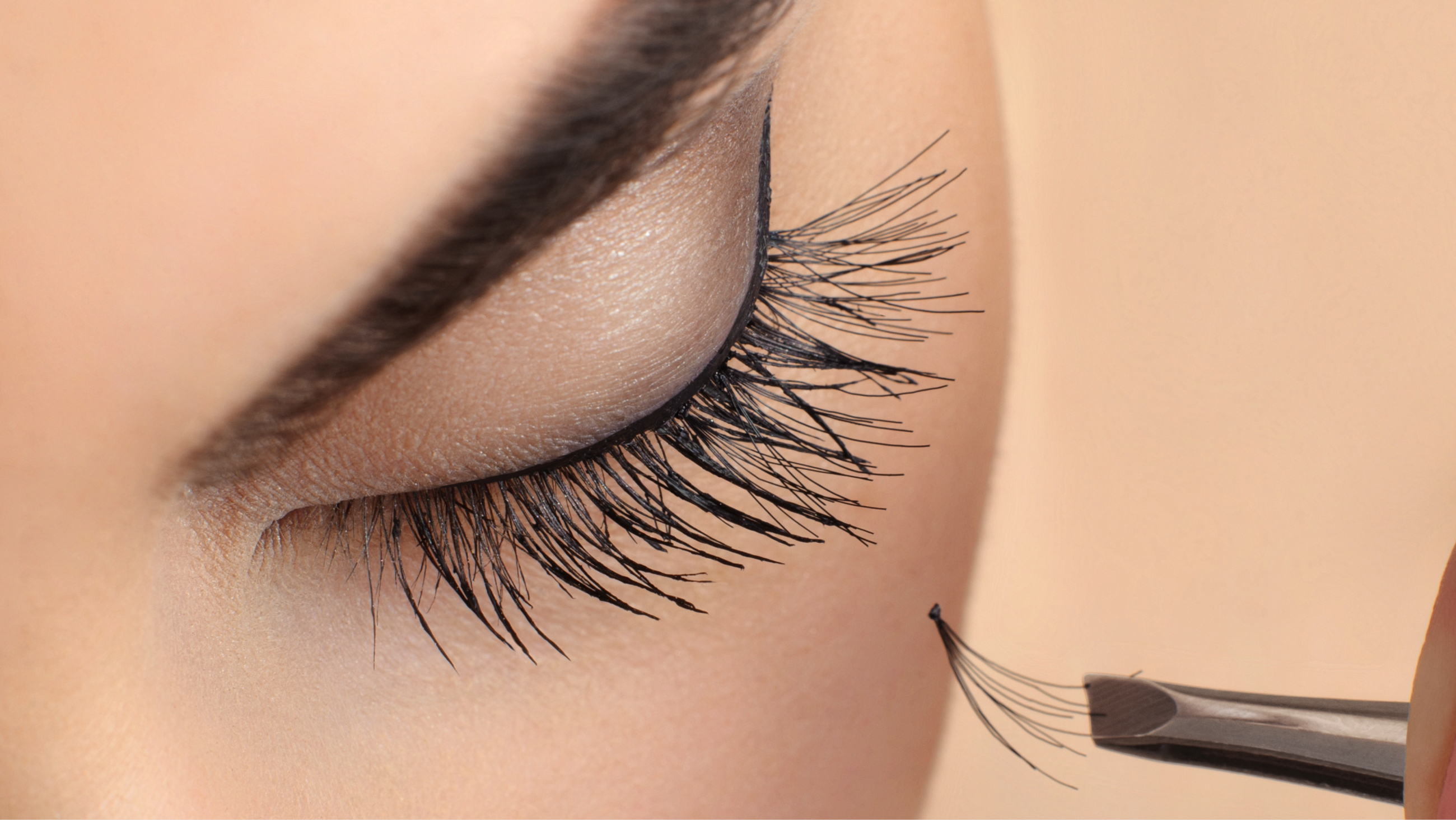 Lash extensions: Pros, cons and helpful tips