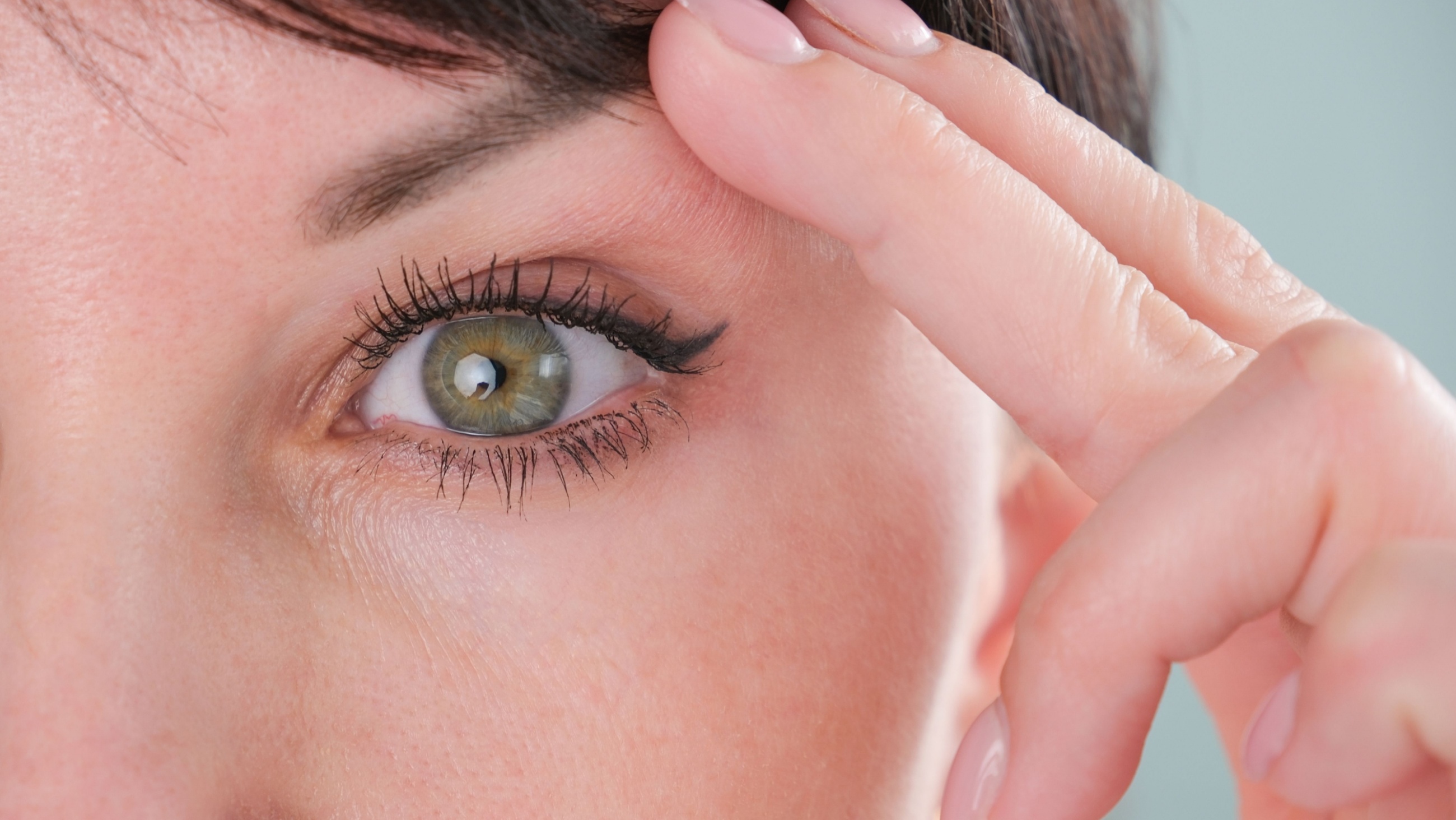 Hooded eyes