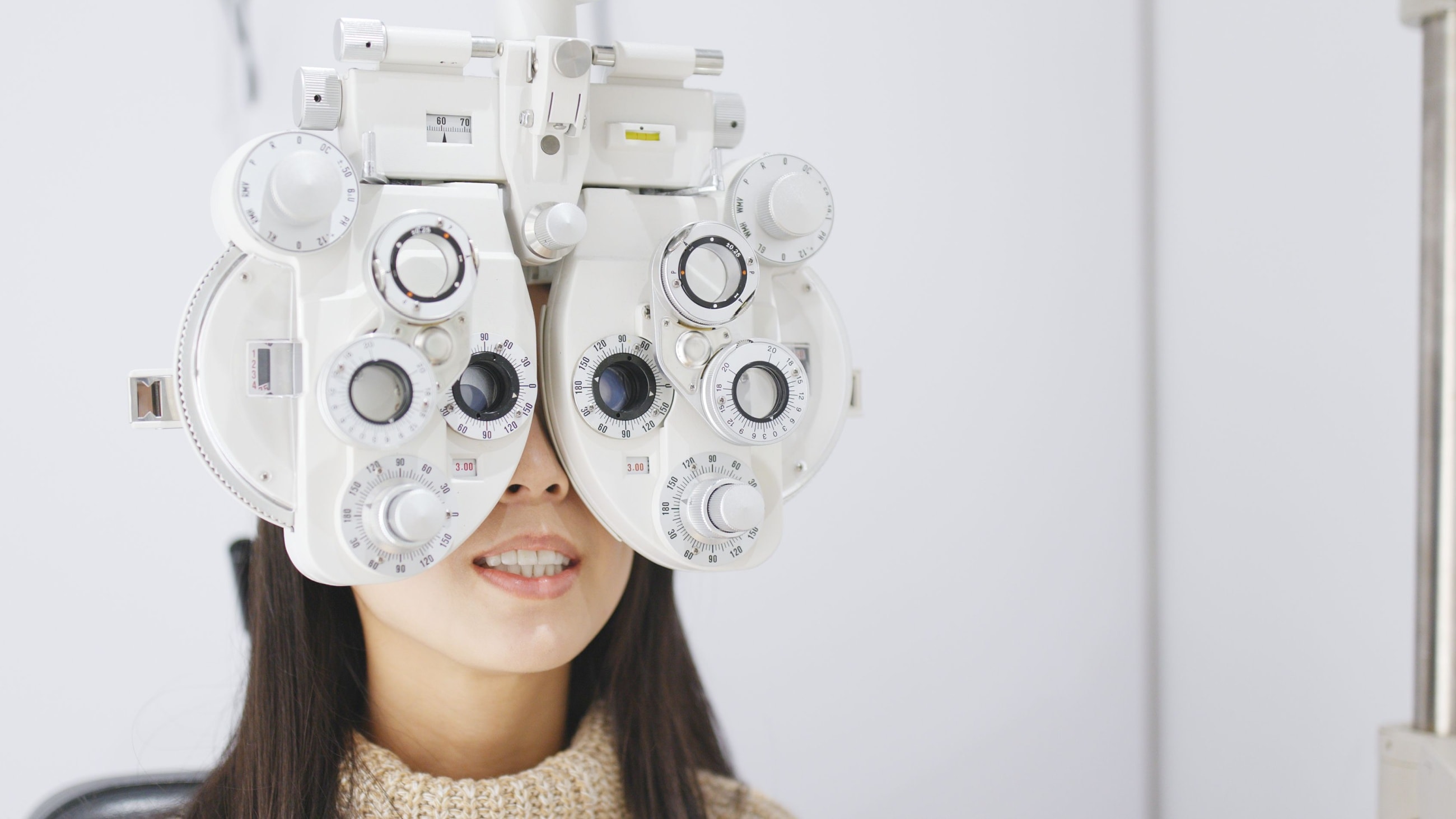 woman getting an eye exam checking for degenerative myopia woman getting an eye exam checking for degenerative myopia