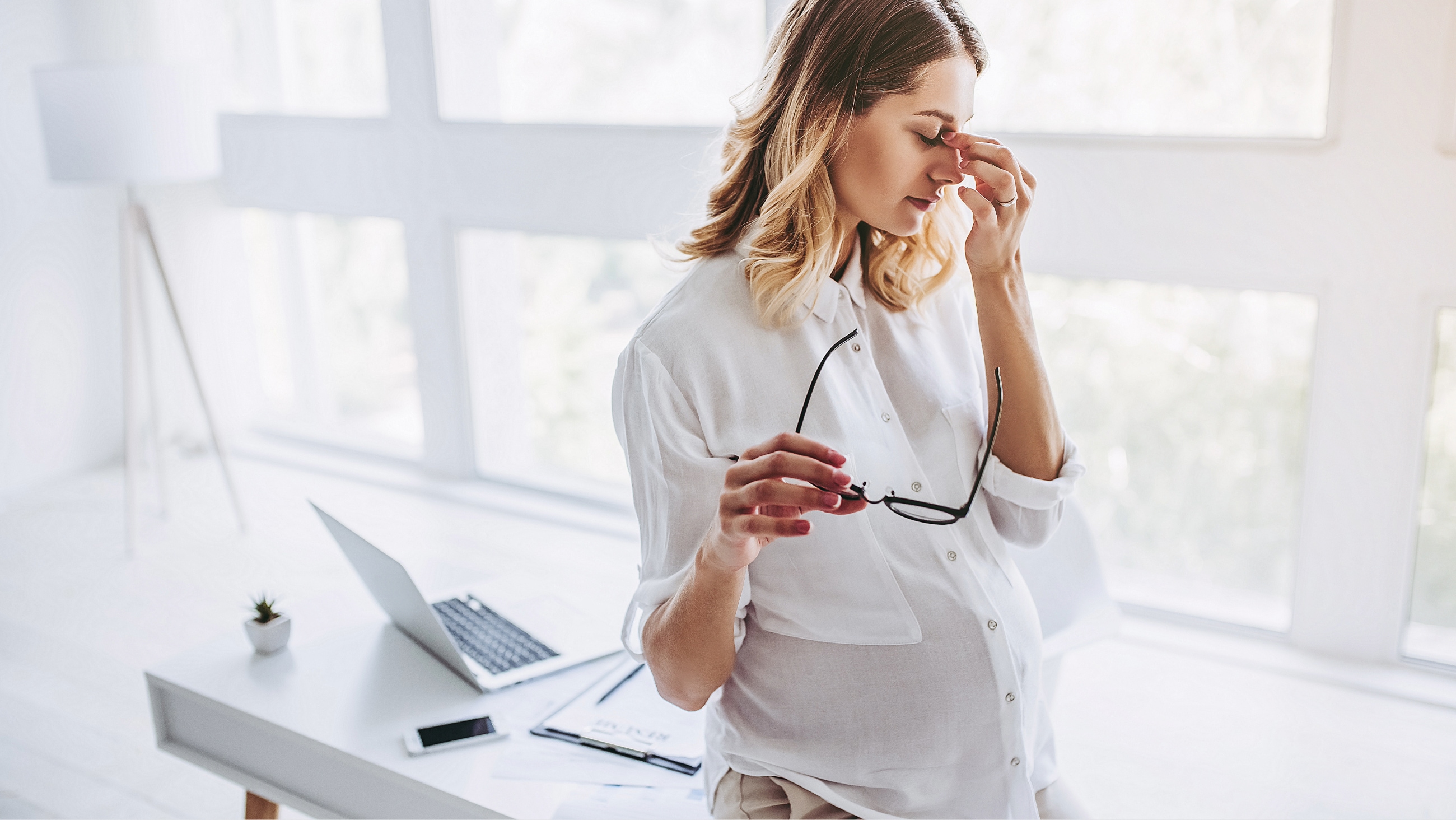 Pregnancy can cause dry eyes and other vision changes Pregnancy can cause dry eyes and other vision changes
